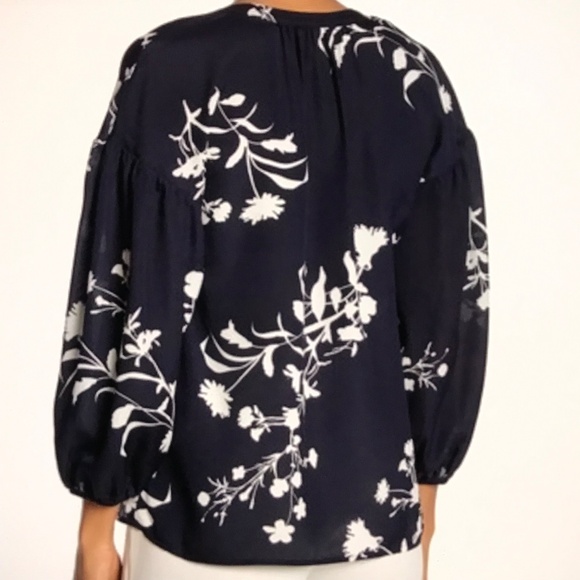 JOIE Eilga Floral Split Neck Blouse Navy White Top Women’s Size Large - Picture 2 of 16